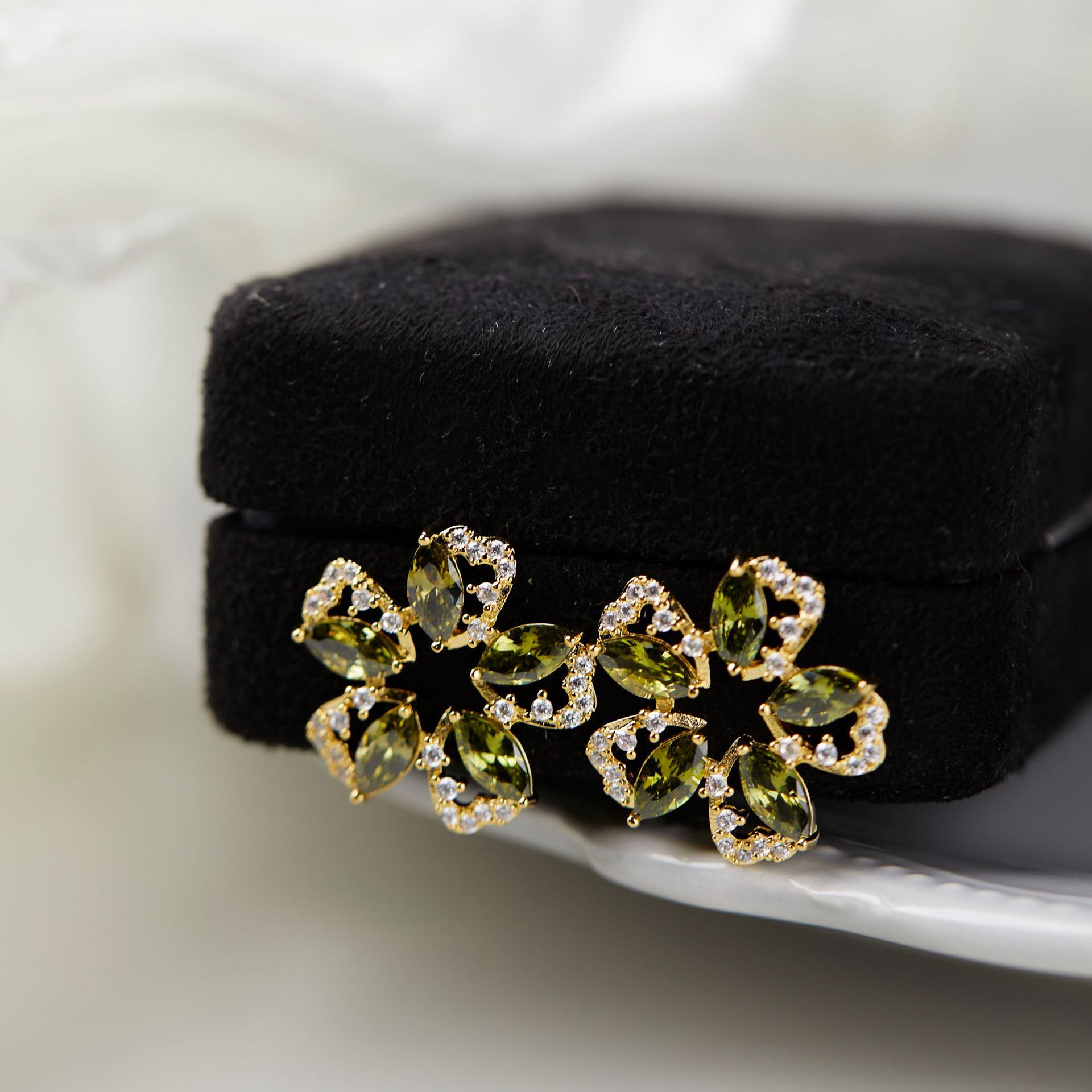 Forest Style Olive Green Zirco - đánh giá và giá Ethnic Fashion Wear For Women